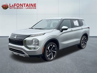 Used 2023 Mitsubishi Outlander SE image 1