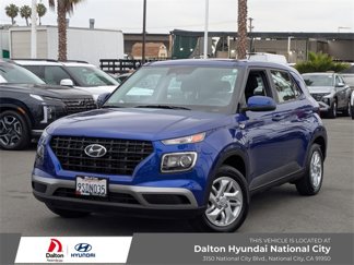Used 2025 Hyundai Venue SE image 1
