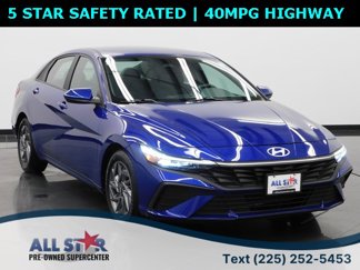 Used 2024 Hyundai Elantra SEL image 1
