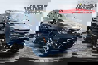 Used 2018 Chrysler Pacifica Touring Plus image 1