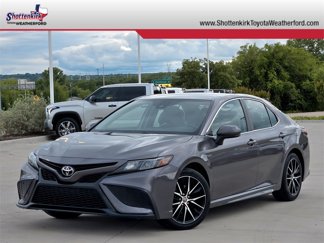 Used 2021 Toyota Camry SE image 1
