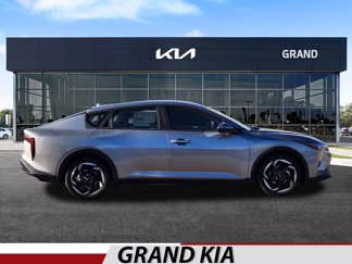 New 2025 Kia K4 EX image 1