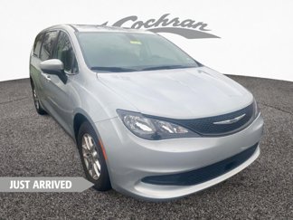 Used 2022 Chrysler Voyager LX image 1