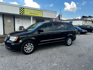 Used 2016 Chrysler Town & Country Touring image 1