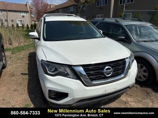 Used 2017 Nissan Pathfinder SV image 1