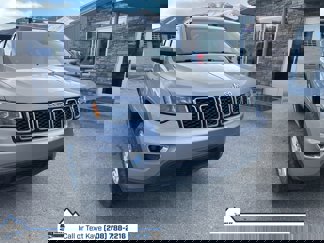 Used 2018 Jeep Grand Cherokee Laredo image 1