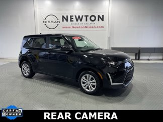 Used 2024 Kia Soul LX image 1