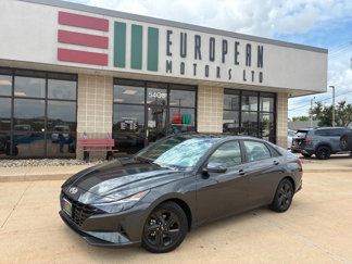 Used 2023 Hyundai Elantra SEL image 1