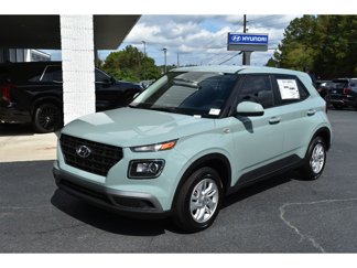 New 2025 Hyundai Venue SE video 1