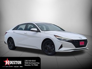 Used 2023 Hyundai Elantra SEL image 1