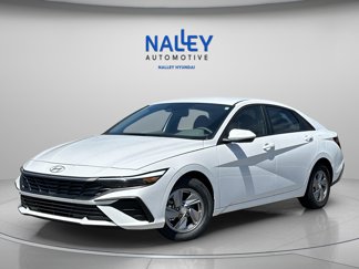 Used 2025 Hyundai Elantra SE image 1