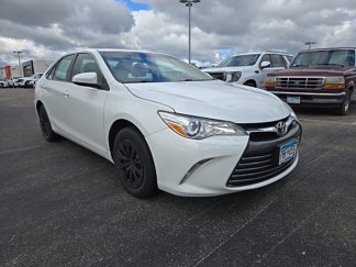 Used 2017 Toyota Camry LE image 1