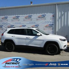Certified 2019 Jeep Cherokee Latitude Plus w/ Comfort/Convenience Group image 1