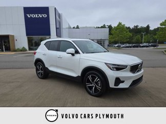 Used 2025 Volvo XC40 B5 Core image 1