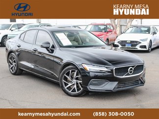 Used 2020 Volvo S60 T6 Momentum image 1