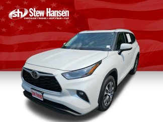 Used 2022 Toyota Highlander XLE image 1