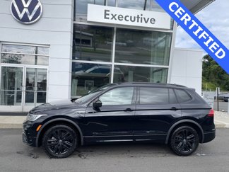 Certified 2022 Volkswagen Tiguan SE R-Line image 1