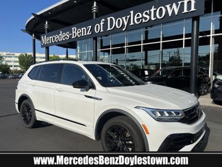 Used 2022 Volkswagen Tiguan SE R-Line image 1