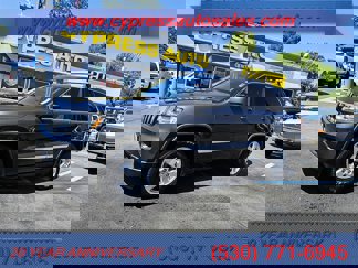 Used 2011 Jeep Grand Cherokee Laredo image 1