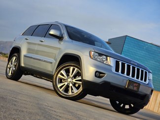 Used 2013 Jeep Grand Cherokee Laredo image 1