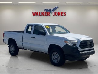 Used 2018 Toyota Tacoma SR image 1