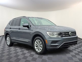 Used 2018 Volkswagen Tiguan SE w/ Panoramic Sunroof Package image 1