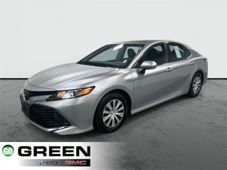Used 2019 Toyota Camry LE image 1
