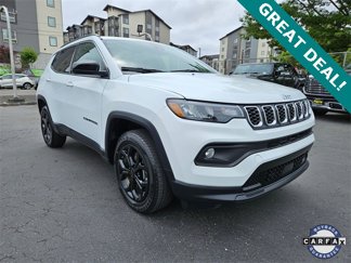 Used 2024 Jeep Compass Latitude image 1