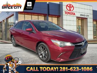 Used 2017 Toyota Camry SE w/ Moonroof Package image 1