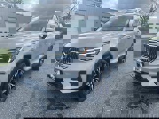Used 2025 Volvo XC40 B5 Core image 1