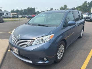 Used 2017 Toyota Sienna XLE image 1