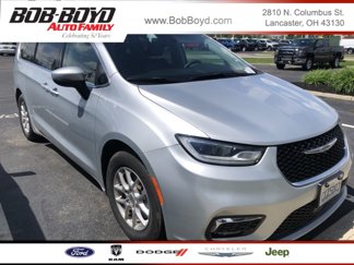 Used 2023 Chrysler Pacifica Touring-L image 1