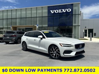 Used 2020 Volvo V60 T5 Momentum image 1