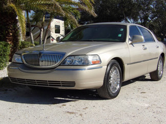 Used 2006 Lincoln Town Car Designer Series image 1