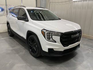 Used 2023 GMC Terrain SLE w/ Driver Convenience Package image 1