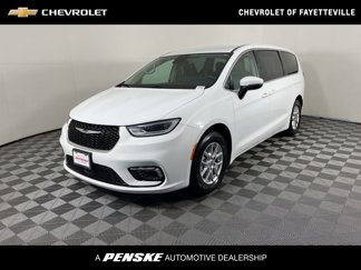 Used 2023 Chrysler Pacifica Touring-L image 1