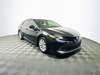 Used 2020 Toyota Camry LE image 1
