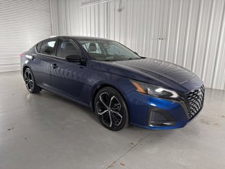 Used 2023 Nissan Altima 2.5 SR image 1