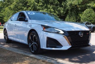 Used 2024 Nissan Altima 2.5 SR image 1