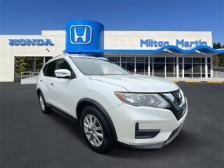 Used 2017 Nissan Rogue SV w/ SV Premium Package image 1