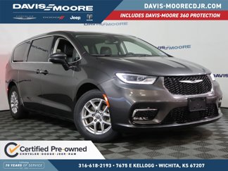 Used 2023 Chrysler Pacifica Touring-L image 1
