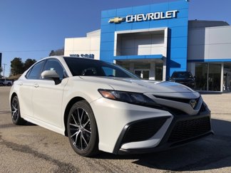 Used 2023 Toyota Camry SE image 1
