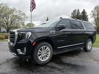 Used 2022 GMC Yukon XL SLT w/ SLT Premium Package image 1