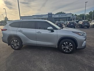 Used 2020 Toyota Highlander XLE image 1
