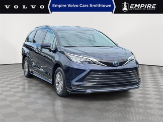 Used 2022 Toyota Sienna LE image 1