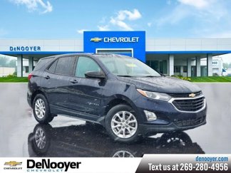 Used 2020 Chevrolet Equinox LS w/ LS Convenience Package image 1