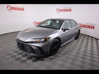 Used 2025 Toyota Camry SE image 1