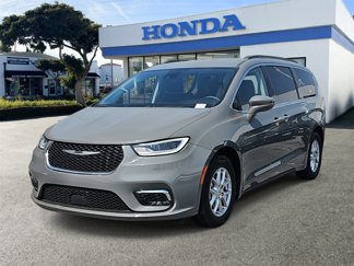 Used 2022 Chrysler Pacifica Touring-L image 1