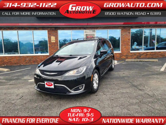 Used 2017 Chrysler Pacifica Touring-L w/ Tire & Wheel Group image 1