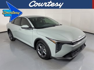 New 2025 Kia K4 LXS image 1